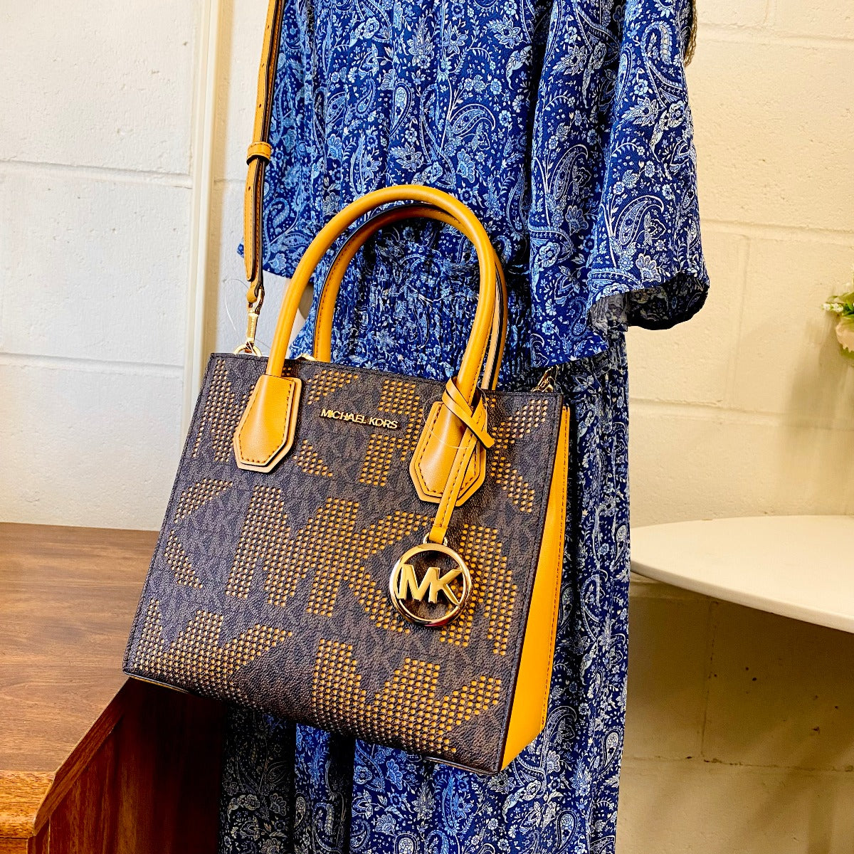 MICHAEL KORS 35F1GM9M2I MERCER MEDIUM MESSENGER SATCHEL BAG MK SIGNATURE MARIGOLD MICHAEL KORS 35F1GM9M2I MERCER MEDIUM MESSENGER SATCHEL BAG MK SIGNATURE MARIGOLD